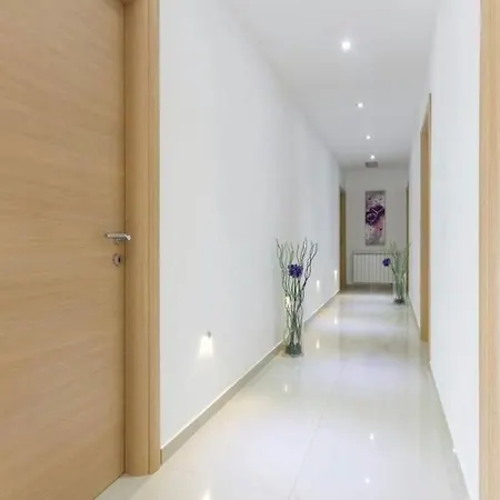 Villa Luxury With A Swimming Pool Pjescana Uvala, - 17131 Pula