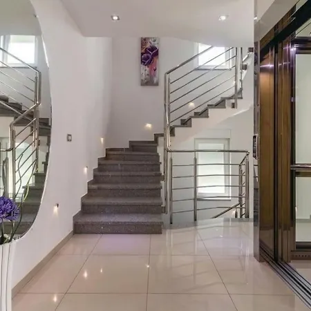 Luxury With A Swimming Pool Pjescana Uvala, - 17131 Villa *
