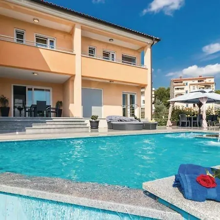 Luxury With A Swimming Pool Pjescana Uvala, - 17131 Pula