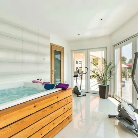 Luxury With A Swimming Pool Pjescana Uvala, - 17131 * Pula