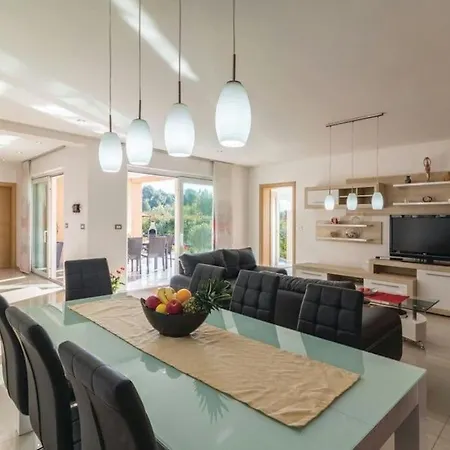 Luxury With A Swimming Pool Pjescana Uvala, - 17131 Willa