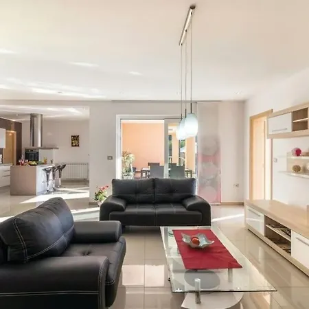 Luxury With A Swimming Pool Pjescana Uvala, - 17131 Βίλα Πούλα